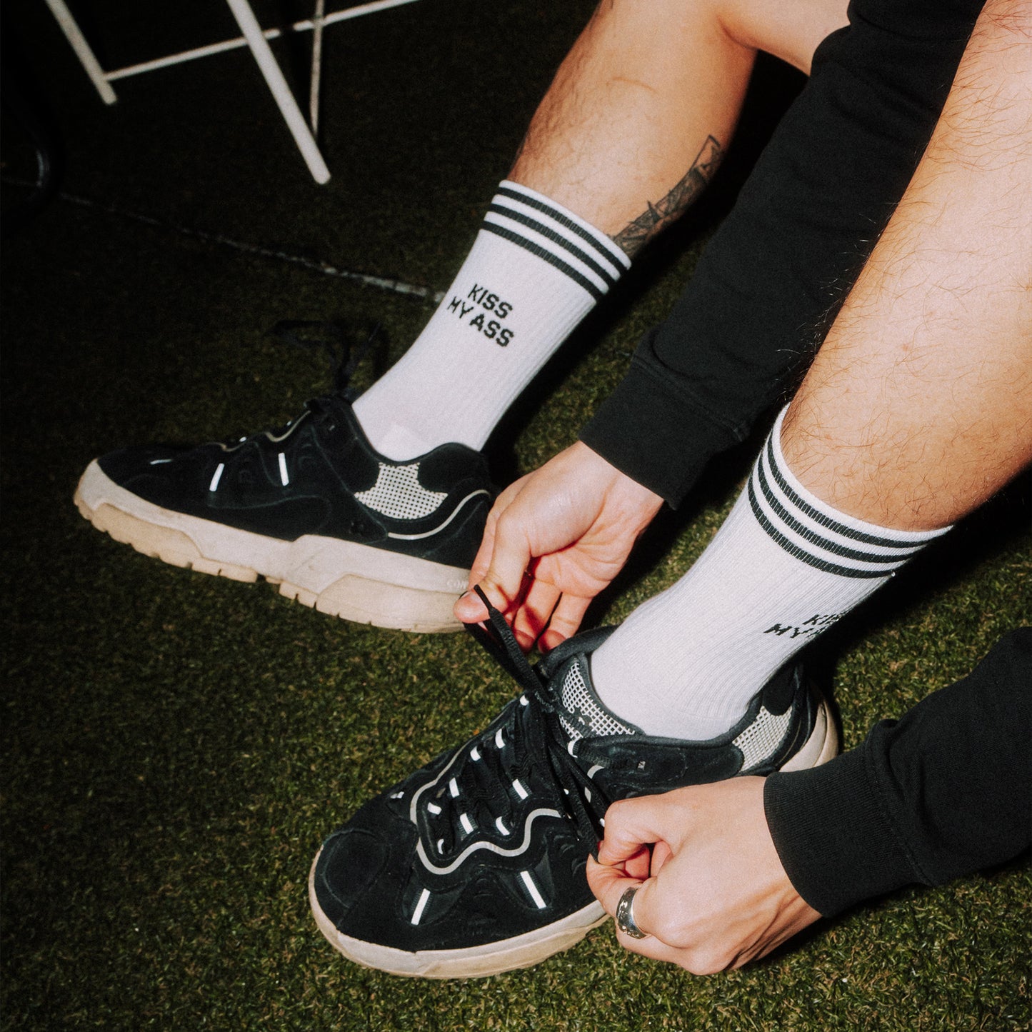 KISS MY ASS BLACK - WHITE SOCKS