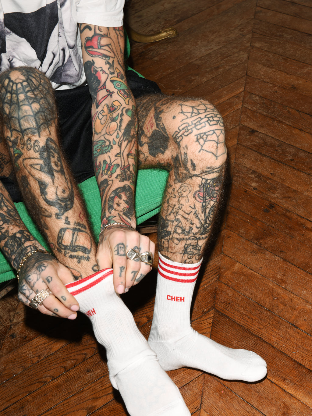 CHEH RED - WHITE SOCKS