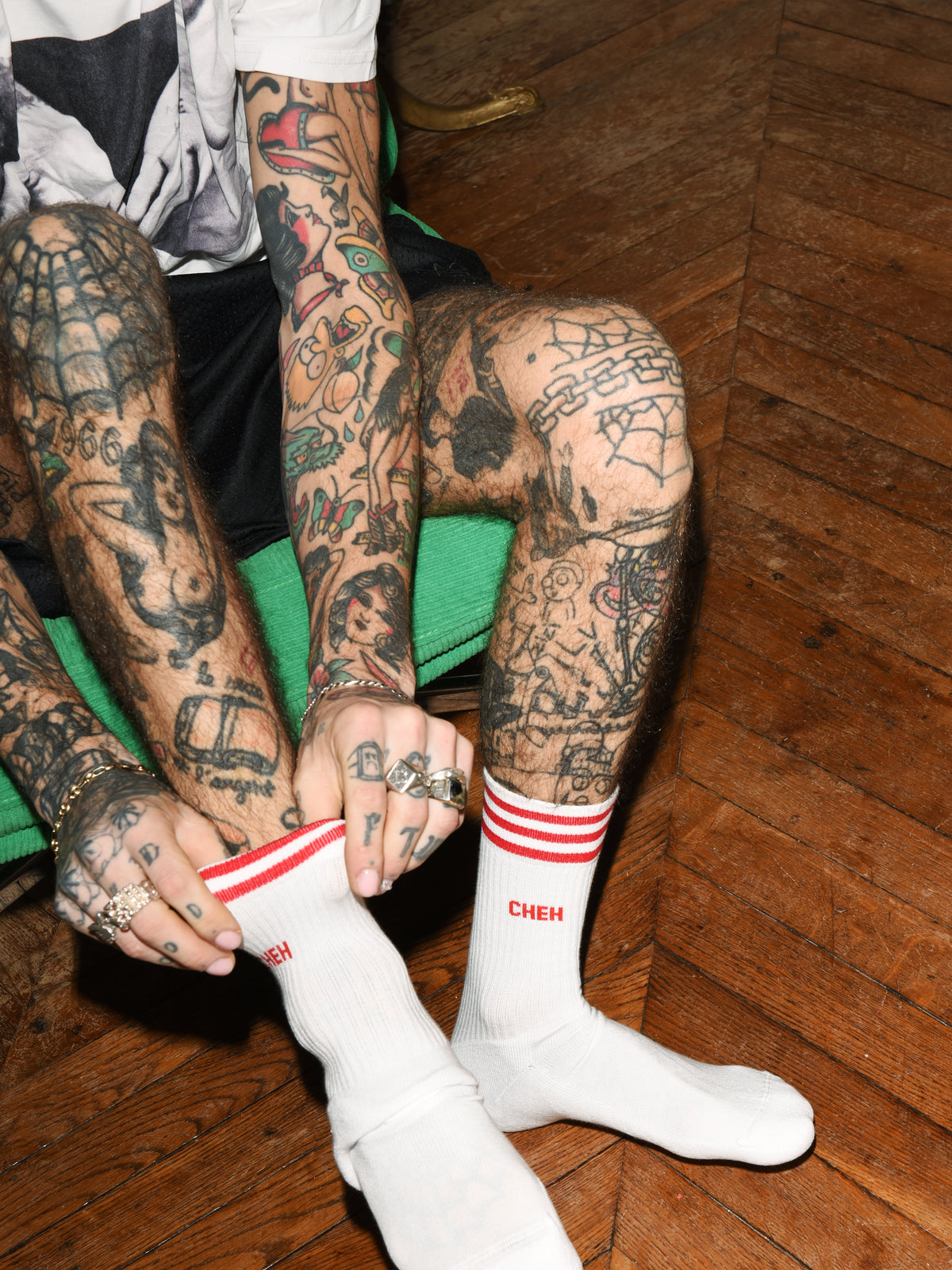 CHEH RED - WHITE SOCKS